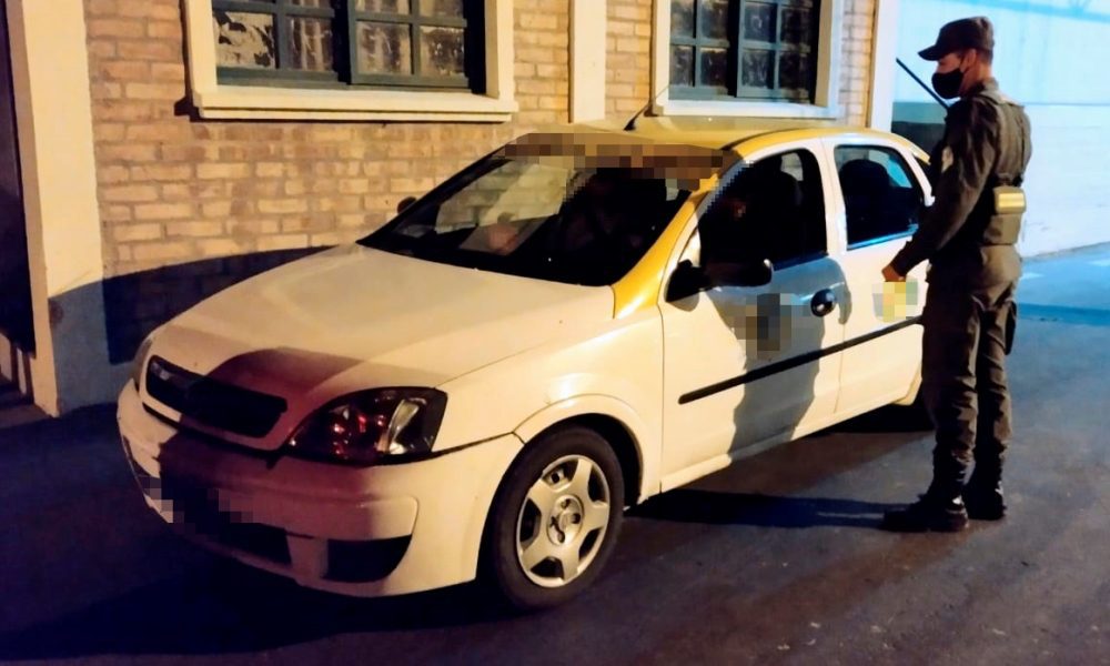Tres ciudadanos viajaban con cocaína en un remís (2)