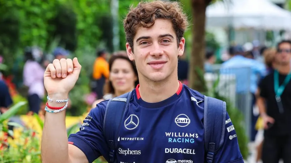 colapinto2_-1-.png_1480801792